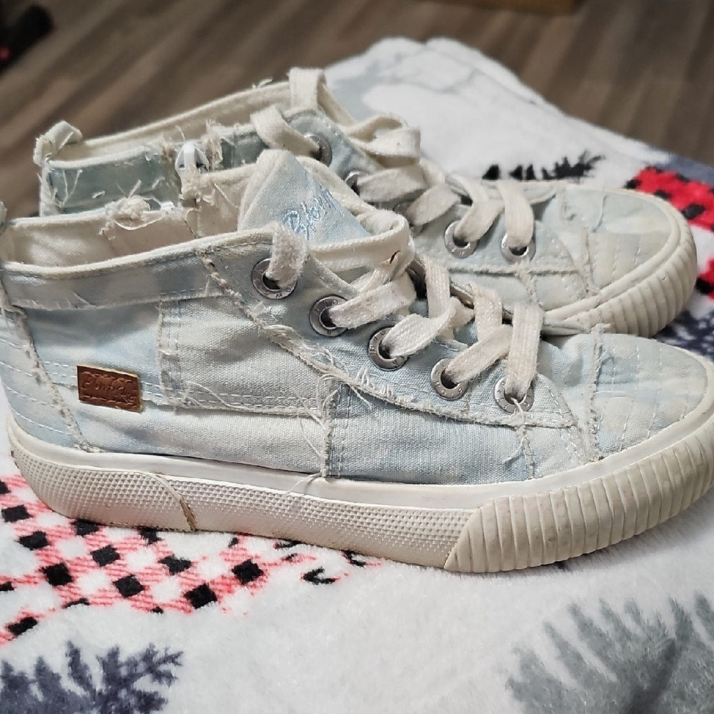 Blowfish Kids Sneakers in Light Blue and White Size 1